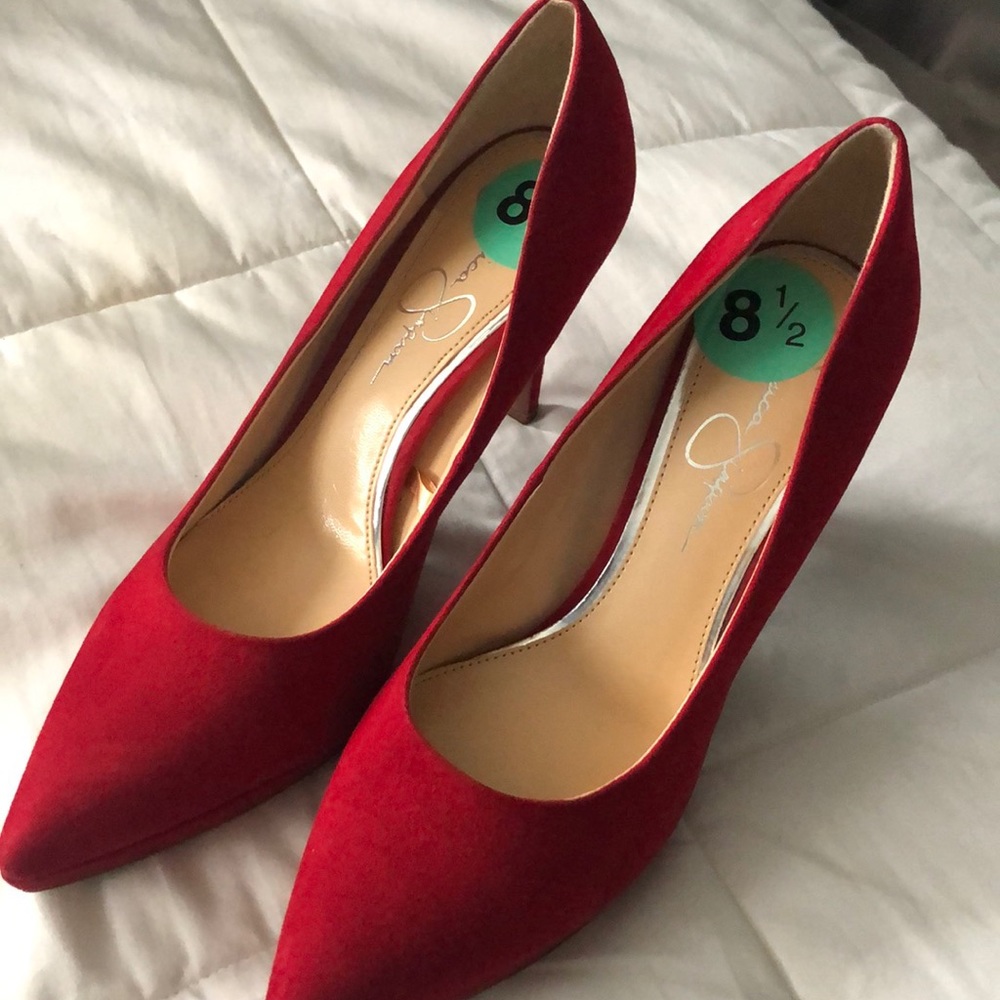 Red pumps